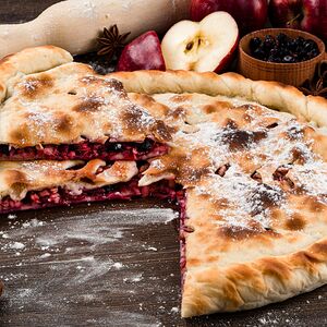Пирог с яблоками и черникой