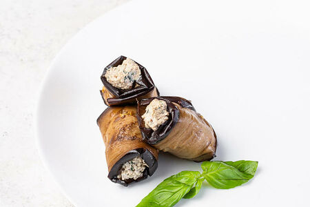 Рулетики из баклажанов