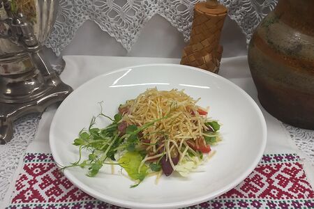 Салат с вяленой олениной