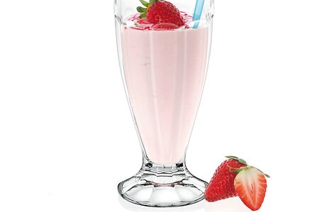 Клубничный молочный коктейль