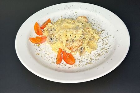 Паста с курицей и шампиньонами