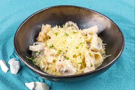 Фетучини с курицей и грибами