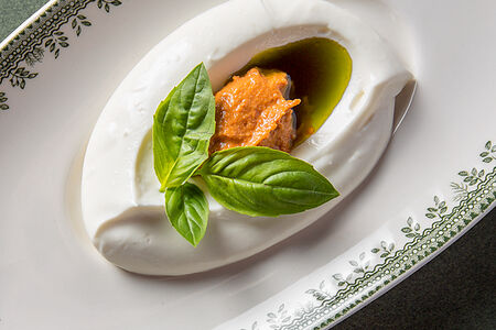 Лабне с мухаммарой