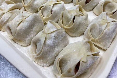 Манты домашние с мясом замороженные