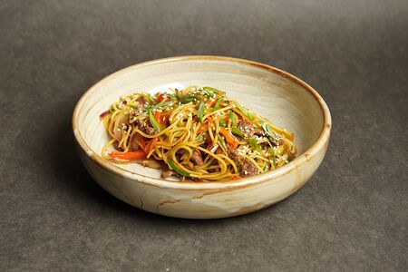 Wok с говядиной