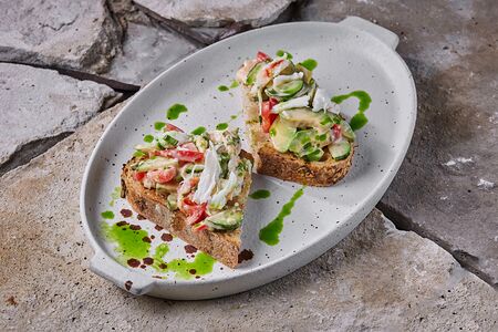 Брускетта с крабом