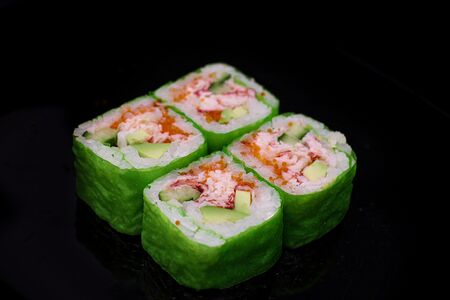 Ролл Калифорния в маменори