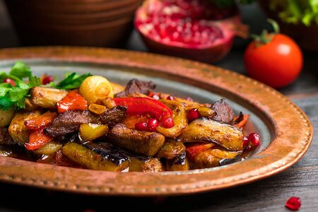 Телятина с баклажанами под томатным соусом