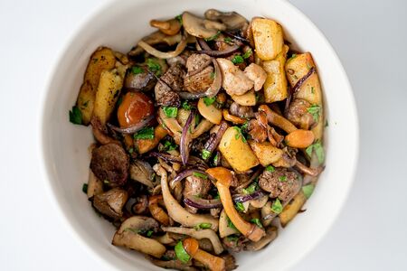 Куриные потрашки с картофелем и грибами