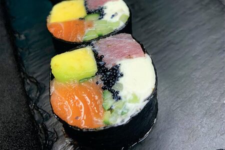 Сашими ролл с тунцом и охлаждённым лососем