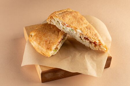 Чиабатта с курицей и соусом Цезарь