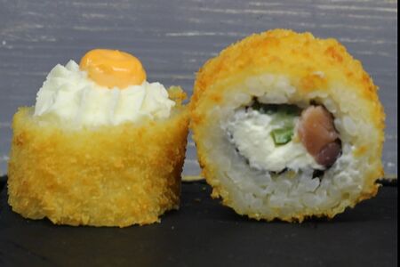 Жареный с лососем