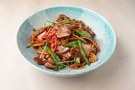 Wok с утиной грудкой