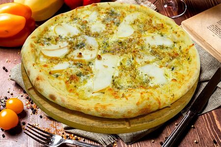 №19 Пицца с горгонзолой и грушей