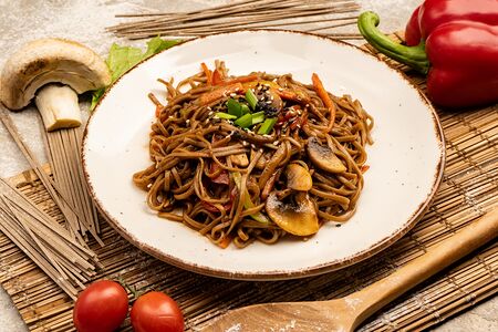 Гречневая лапша курицей в соусе терияки