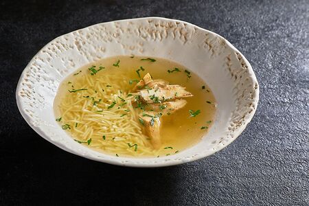 Прозрачный куриный суп