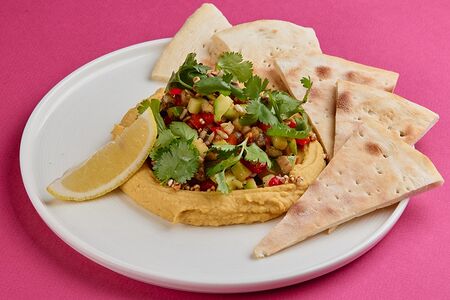Закуска из хумуса с печеными овощами