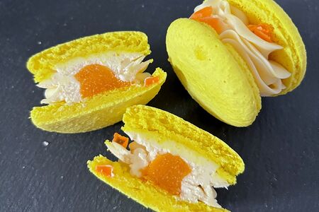 Макарон Чизкейк-маракуйя