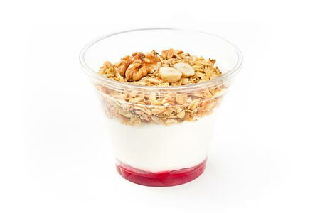 Йогурт Гранола с клубникой