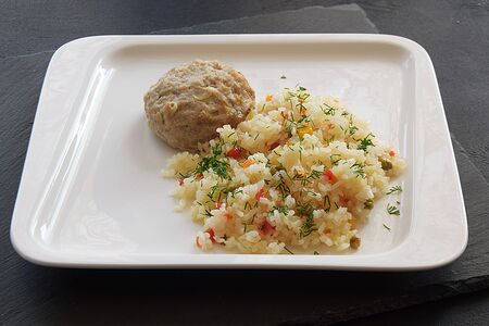 Куриный Биточек с Рисом и овощами