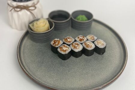 Ролл с угрем