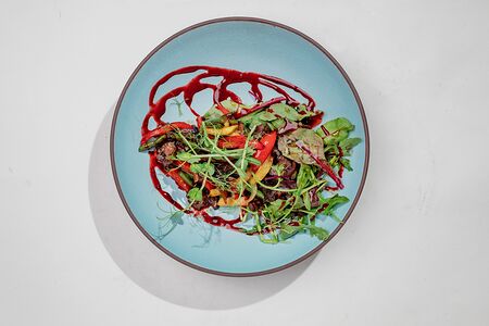 Салат с говядиной теплый