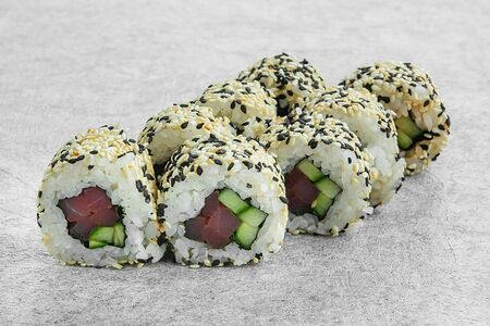 Ролл с тунцом в соусе кимчи