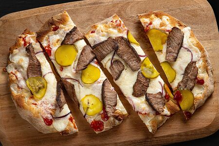 Пицца с говядиной