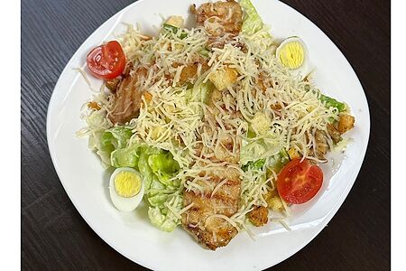 Салат Цезарь с курицей