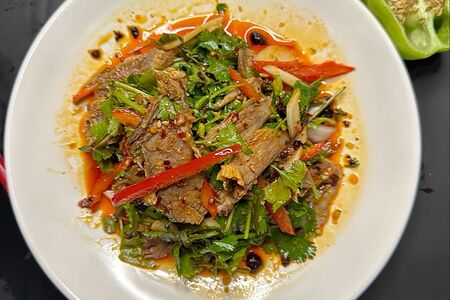 Салат с говядиной и кинзой