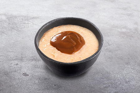 Каша овсяная на топленом молоке с карамелью