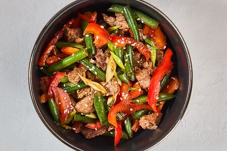 Теплый салат с говядиной