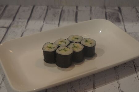 Ролл с огурцом