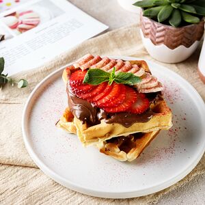 Вафля с Нутеллой, бананом и клубникой