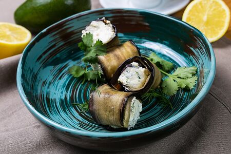 Рулетики из баклажанов с сырной начинкой