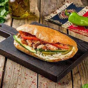 Шаурма из курицы на углях в пите