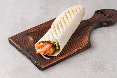 Ролл с сосиской