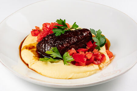 Телячьи щечки с картофельным пюре