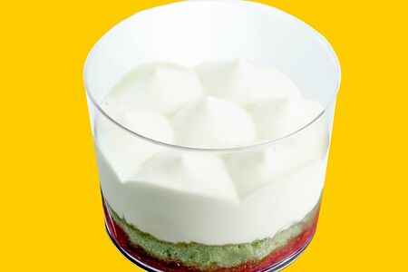 Пирожное в креманке - Малина-фисташка