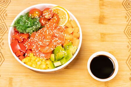 Поке-боул с лососем