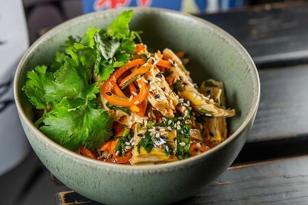 Маринованная спаржа с морковью и древесными грибами