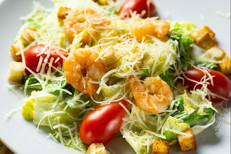 Салат Цезарь с кркветками