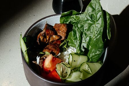 Поке-боул с говядиной терияки