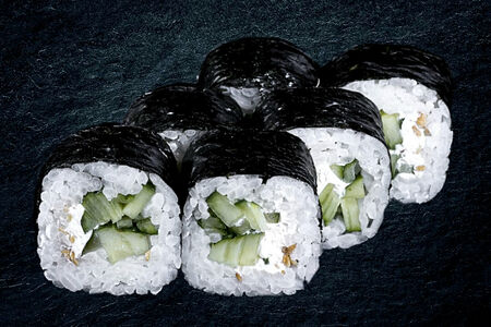 Маки с огурцом 6шт