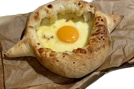 Традиционный хачапури по-аджарски