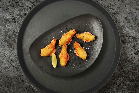 Темпурные креветки с соусом спайси