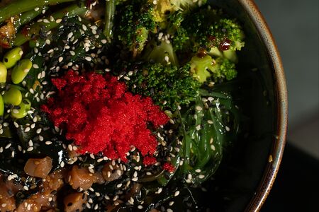 Поке с тунцом на рисе