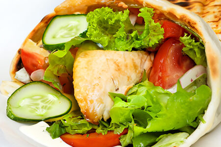 Шаурма классическая с цыпленком и свежими овощами