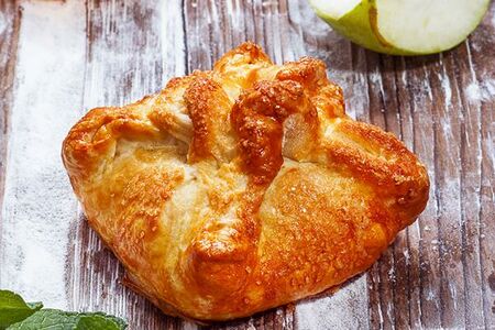 Булочка с яблоками