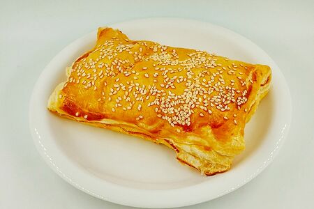 Слойка с ветчиной и сыром